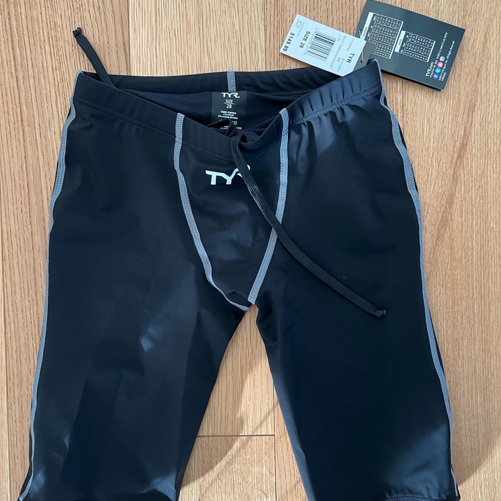 TYR Mens Thresher jammers size 28